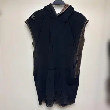 GARMENTDYED SLEEVELESS HOODED SWEATSHIRT