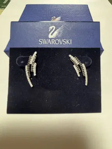 Swarovski 귀걸이 스터드 귀걸이 2가지 색상 정품