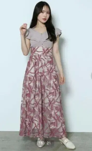 MERCURYDUO 몬스테라 코드 자수 플레어 스커트