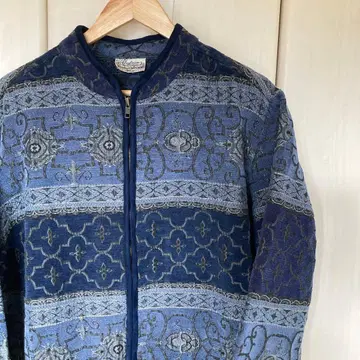 기하학 패턴 네이비 계열 풀 지퍼 자켓