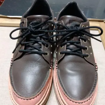 세일. 오니츠카타이거. 브라운 가죽 스트레이트투 신발 핑크 밑창