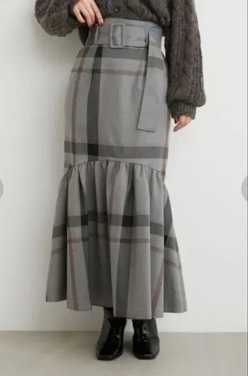 [ LILY BROWN ] 벨트 머메이드 스커트