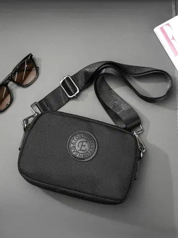 새상품 블랙 나일론 숄더백