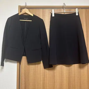 엠프리미어 노카라 자켓 플레어 스커트 세트