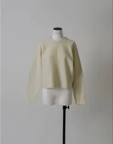 [ 새상품급 ] LOHEN 로헨 밀라노 리브 돌먼 슬리브 풀오버 화이트