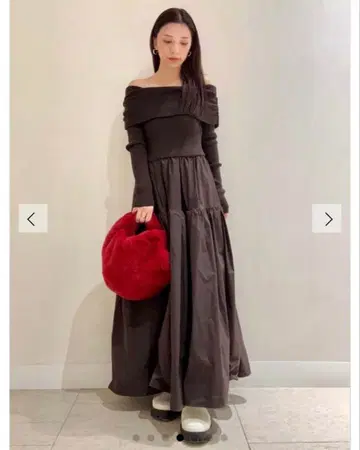 emmi 오프숄더 니트 도킹 원피스