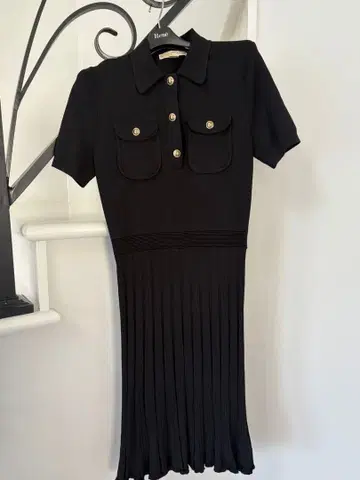 마이클코어스 니 길이 플레어 폴로 드레스