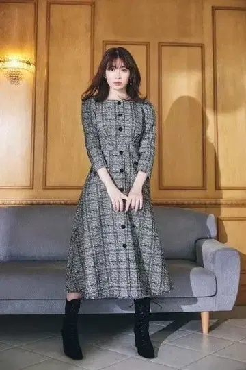 Herlipto 클래식 트위드 미디 드레스