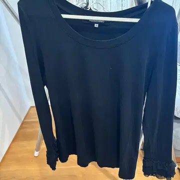 블랙 포테치노 프릴 긴팔 상의 사이즈 4