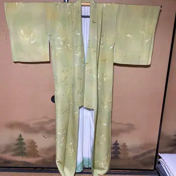 연한 녹색 꽃무늬 코몬 기모노
