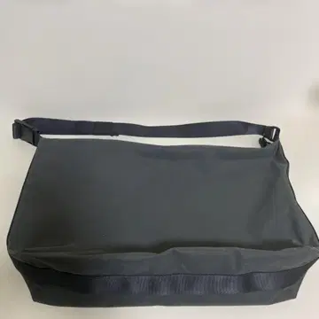 유니클로 U 메신저 숄더백