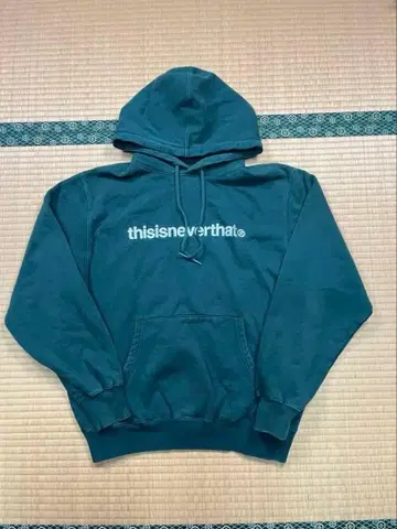 thisisneverthat 자수 로고 풀오버 후드티