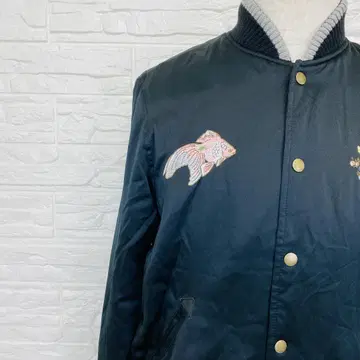 새상품 미사용품 드럭스토어 아우터 M 스카잔