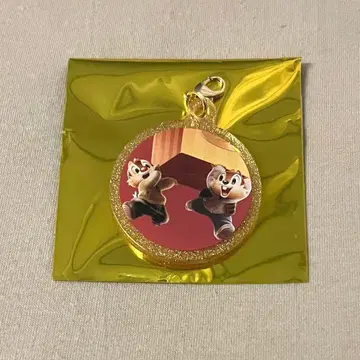 마루노우치 도쿄역 일루미네이션 칩과 데일 아크릴 참