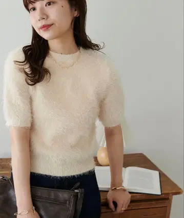 discoat 페더얀 반팔 니트 베이지