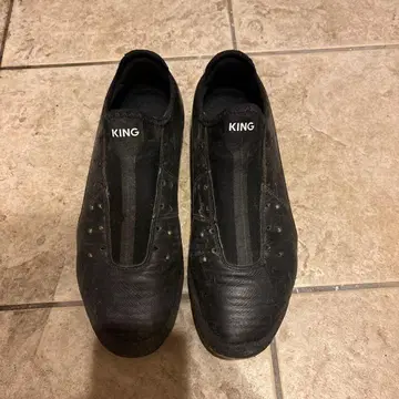 KING 블랙 축구화