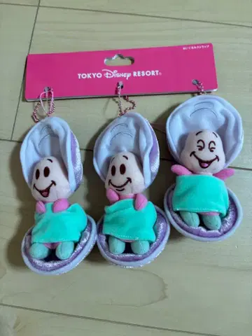 새상품 디즈니 리조트 영 오이스터 인형 배지