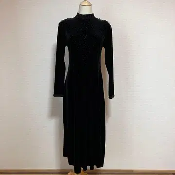 [벨벳] 블랙 비즈 장식 긴팔 롱 원피스