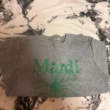 Mandi 꽃무늬 프린트 그레이 맨투맨