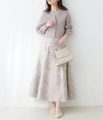 내추럴 꾸뛰르 [WEB 한정판] 클리어 단추 레트로 숏 가디건