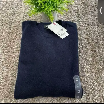 미사용 새상품 캐시미어 100% UNIQLO 네이비 스웨터 M 사이즈