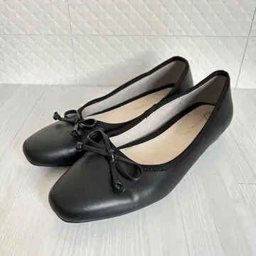 새상품급 오리엔탈 트래픽 펌프스 블랙 리본 25cm 여성용