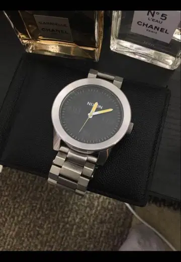 NIXON 아날로그 시계 블랙/실버