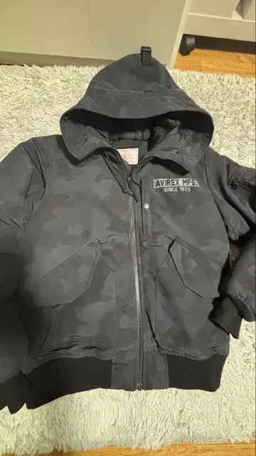 AVIREX 카모 패턴 후드 부착 다운 자켓