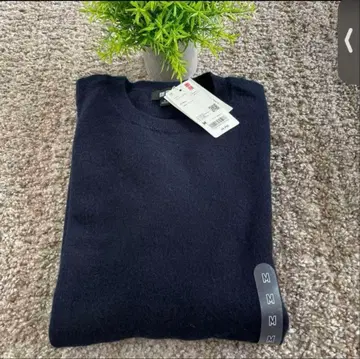 미사용 새상품 캐시미어 100% UNIQLO 네이비 스웨터 M 사이즈
