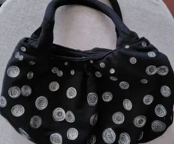 시빌라 패브릭 소재 블랙 핸드백