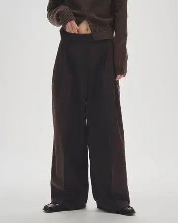 todayful Lightweight Tuck Trousers 브라운