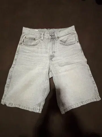 라이트 그레이 데님 숏팬츠 EUR 40 / US 31 / MX 31