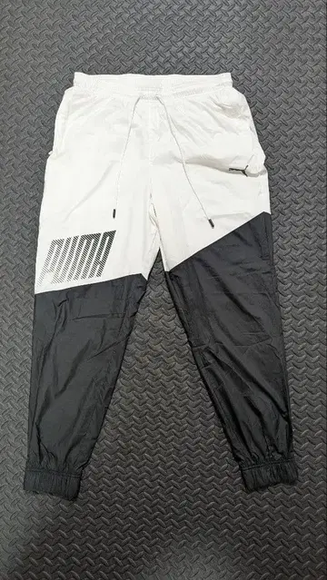PUMA 나일론 팬츠 화이트/블랙