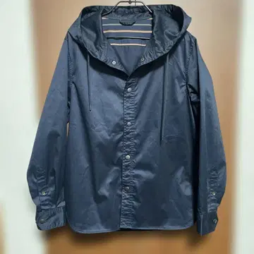 다케오 키쿠치 블랙 후드 부착 마운틴 후드티