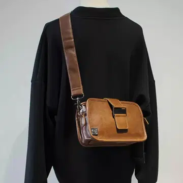 새상품 브라운 가죽 숄더백