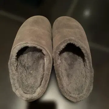 EMU Australia 그레이 무스탕