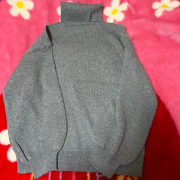 미착용 핑크하우스 터틀넥 니트