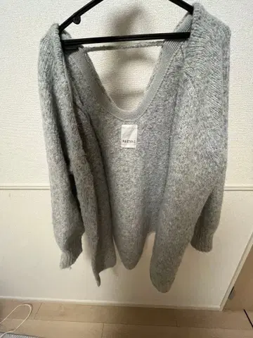 KASTANE 그레이 V넥 니트