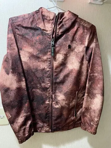 브라운 계열 나일론 자켓 후드 부착