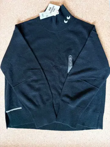 유니클로 안야 힌드마치 캐시미어 하이넥 니트 S 사이즈 미사용품