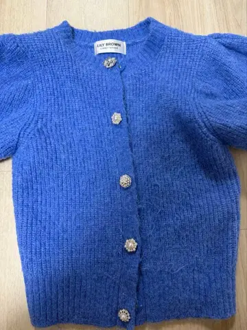 릴리 브라운 암워머 포함 비쥬 니트 CANDY STOCK