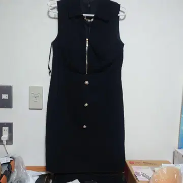 슬리브리스 블랙 타이트 드레스