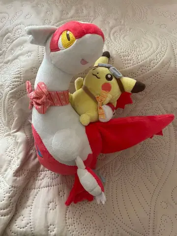 포켓몬 센터 한정판 라티아스에 올라탄 피카츄 봉제 인형