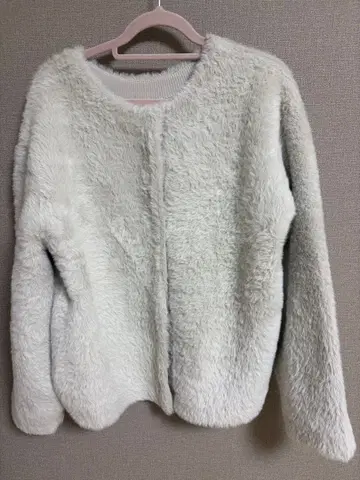 이번 시즌 미사용 새상품 PLST 페더 얀 니트