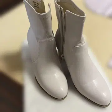 화이트 숏부츠 24.0cm