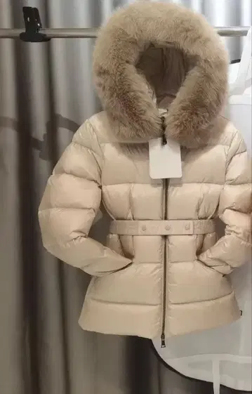 퍼 달린 후드 베이지 다운 자켓