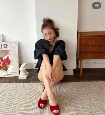 새상품 ROSY LUCE 블랙 페플럼 상의