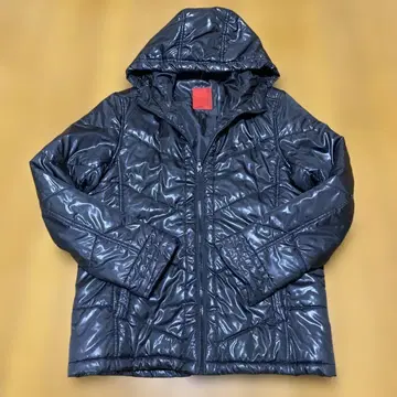 JUNRed 블랙 후드 부착 점퍼