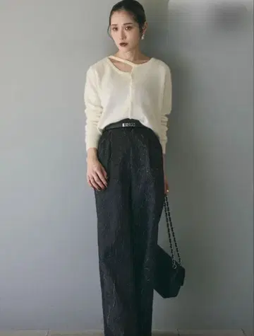 완판템 ANDREA & CO 숄더컷 가디건 화이트 F