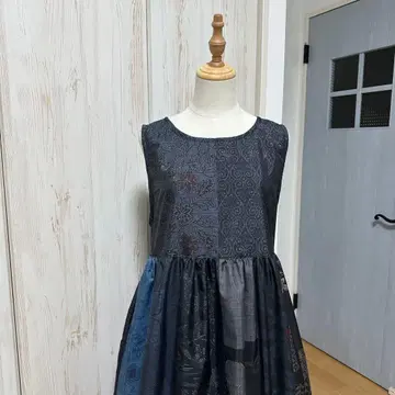 기모노 리메이크 오시마 명주에서 만든 화려한 슬리브리스 원피스 (L)